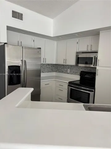 $2,400 | 457 Vista Isles Drive, Unit 2127, Sunrise, FL 33325