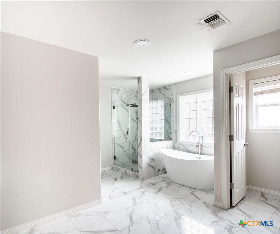 202 Ridge View Victoria, TX 77904 - Photo 8 of 37 a spacious bathroom with a bathtub sink and toilet