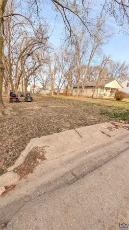$15,000 | 113 Market Street, Emporia, KS 66801