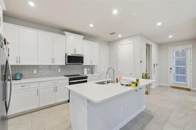 $2,299 | 5989 Timberdale Avenue, Wesley Chapel, FL 33545