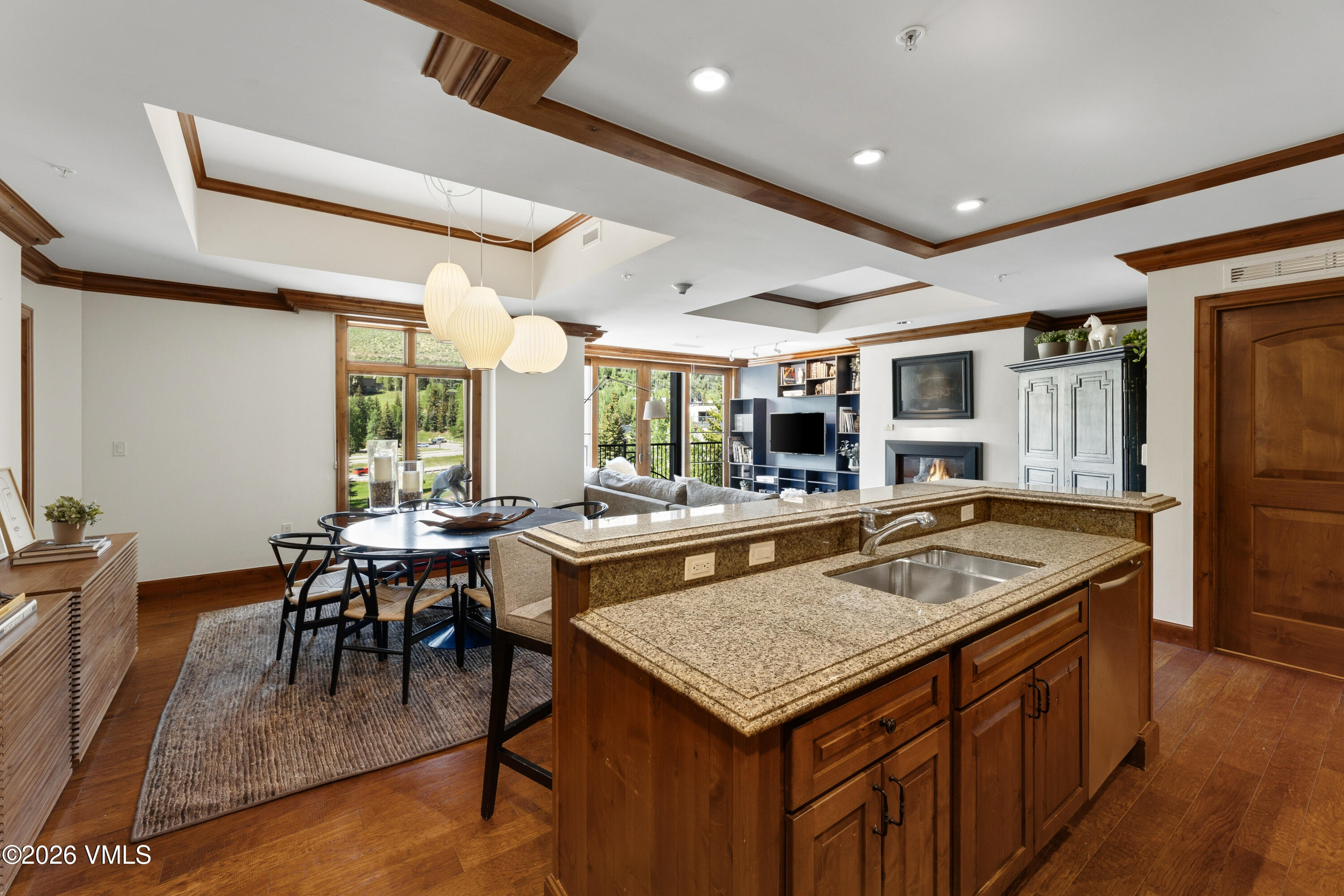 728 West Lionshead Circle, Unit R514 Vail, CO 81657 - Photo 14 of 36 Kitchen Bar