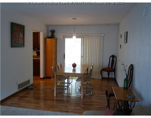 117 Springlea Drive Winfield, WV 25213 - Photo 4 of 8 Dining Room.
