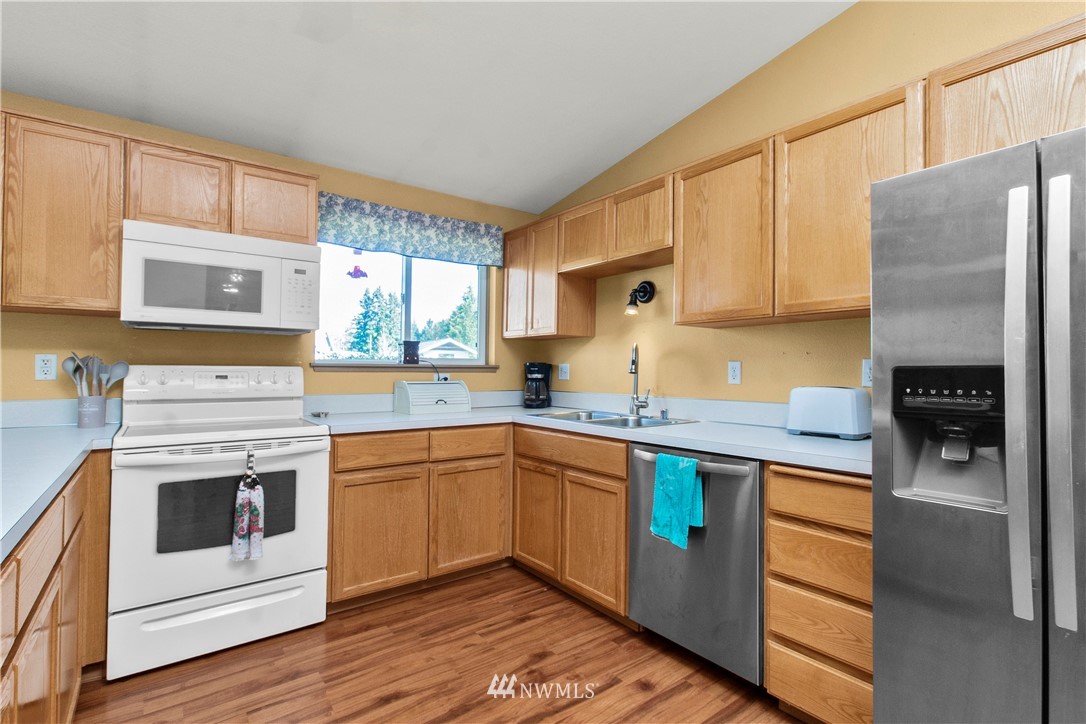 9134 Applegate Loop Southwest Rochester, WA 98579 - Photo 14 of 28