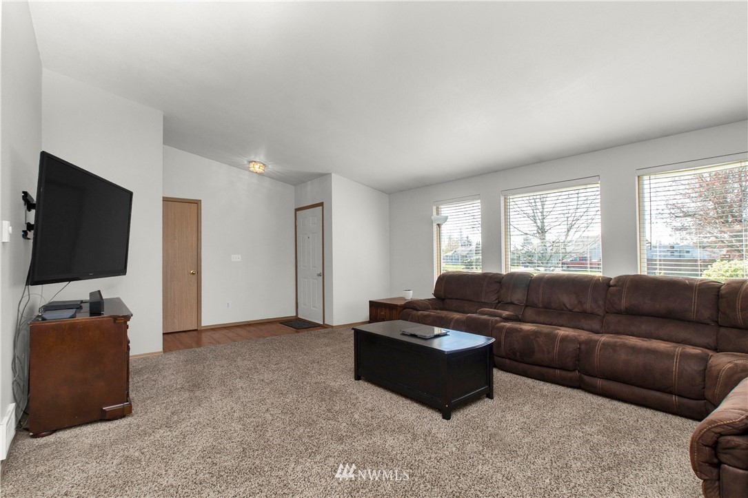 9134 Applegate Loop Southwest Rochester, WA 98579 - Photo 4 of 28