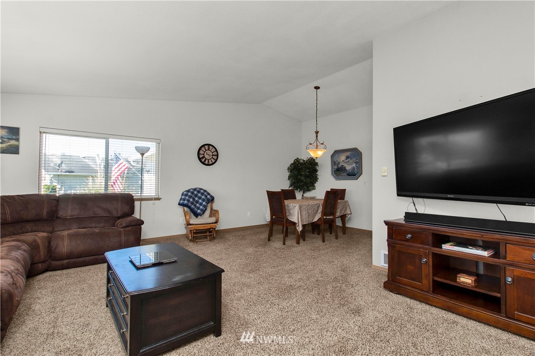 9134 Applegate Loop Southwest Rochester, WA 98579 - Photo 5 of 28