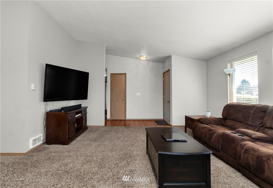 9134 Applegate Loop Southwest Rochester, WA 98579 - Photo 6 of 28