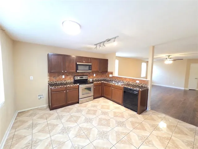 $2,100 | 8409 Cotton Valley Lane, Arlington, TX 76002