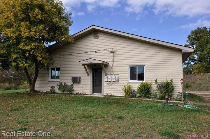 4955-9 Fisher Road Howell, MI 48855 - Photo 18 of 19 Side Unit B