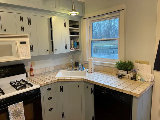 $2,300 | 11 Braman Street, Unit 1, Newport, RI 02840