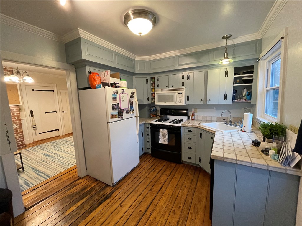 11 Braman Street, Unit 1 Newport, RI 02840 - Photo 6 of 22