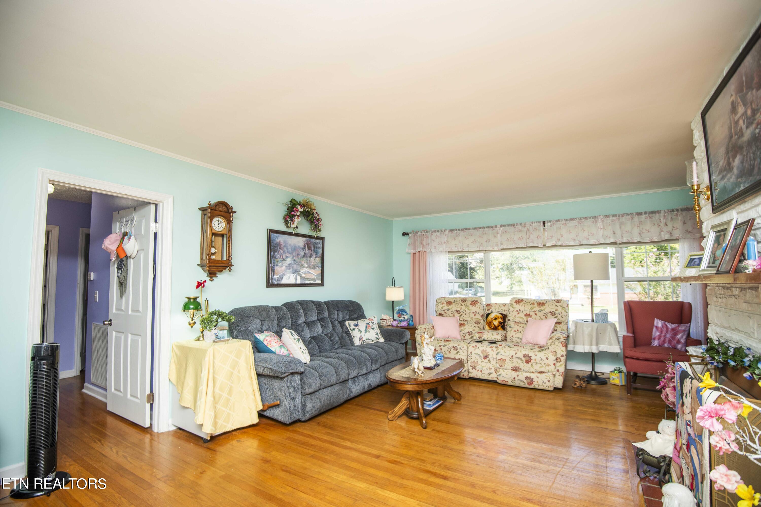 510 Riverside Drive Clinton, TN 37716 - Photo 11 of 55 living 4_1