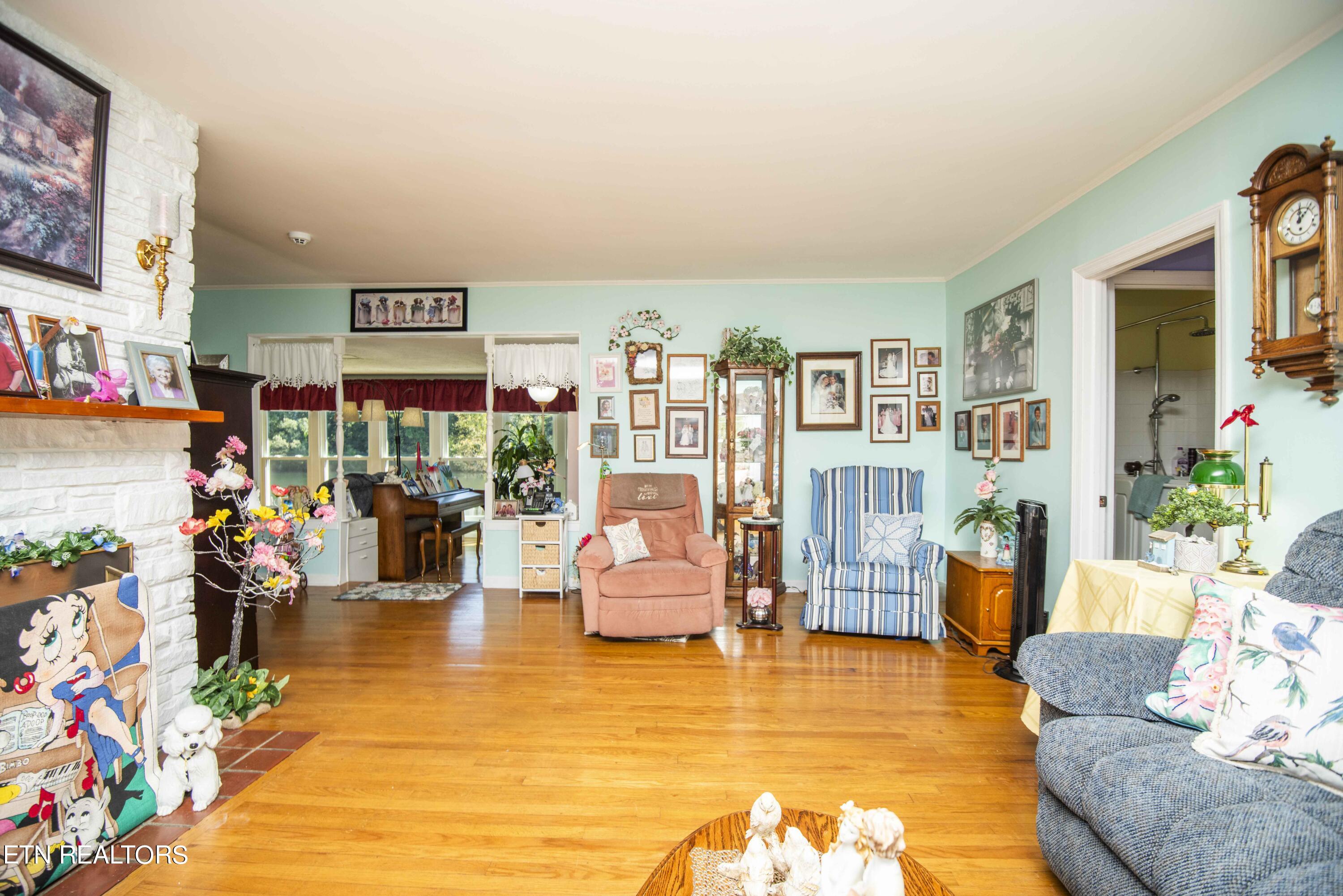 510 Riverside Drive Clinton, TN 37716 - Photo 12 of 55 living_1