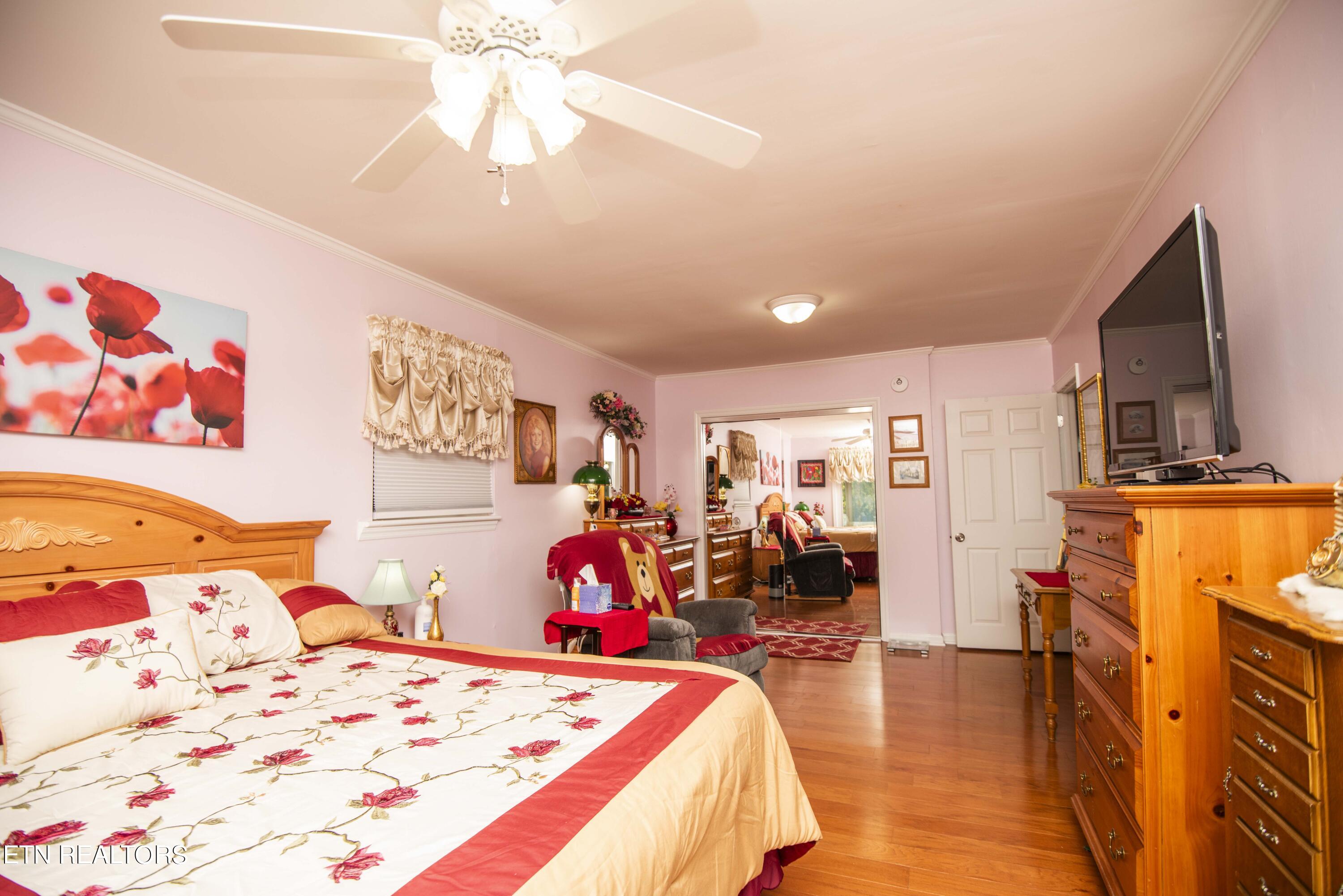 510 Riverside Drive Clinton, TN 37716 - Photo 18 of 55 master bed 2_1