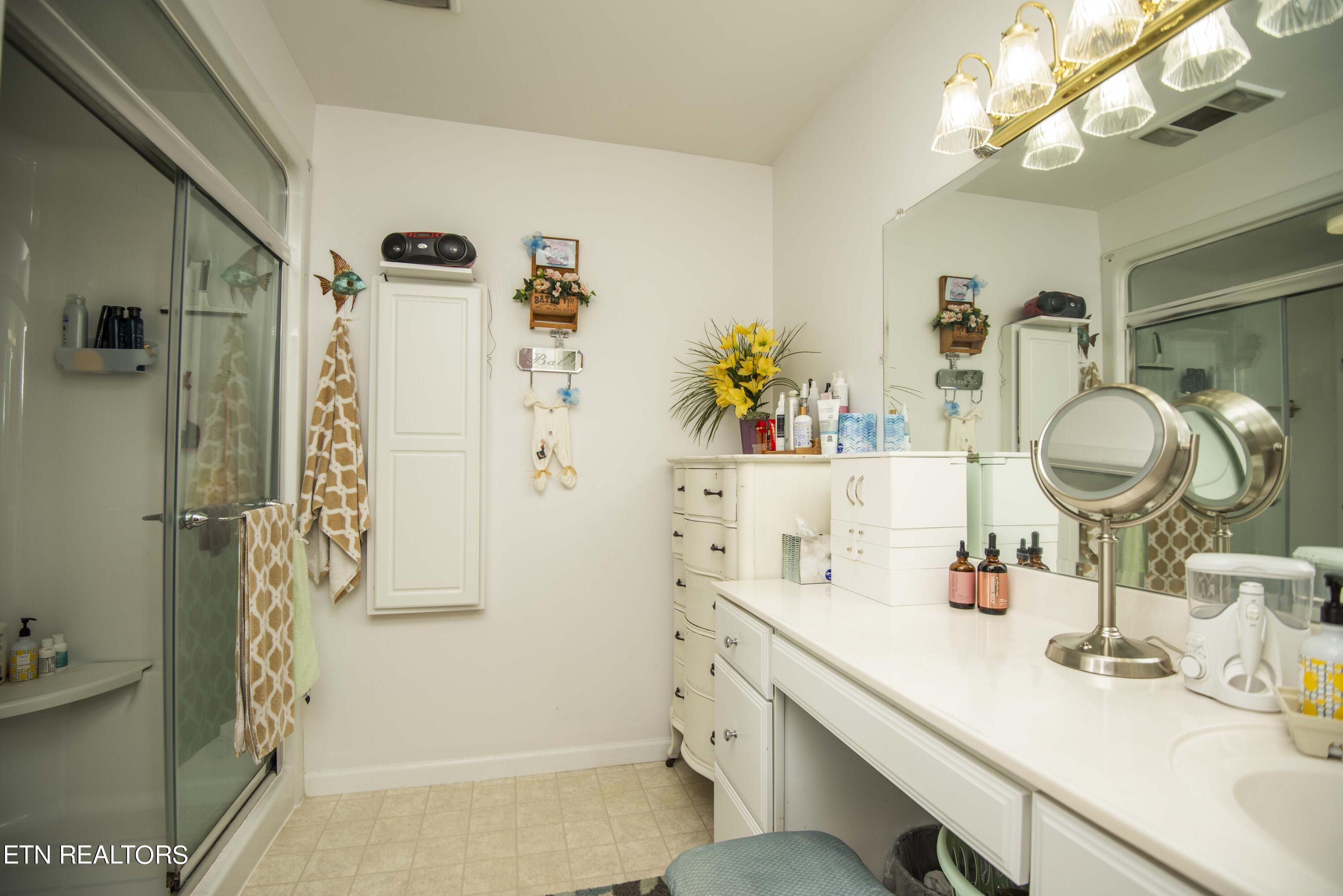 510 Riverside Drive Clinton, TN 37716 - Photo 20 of 55 master bath_1