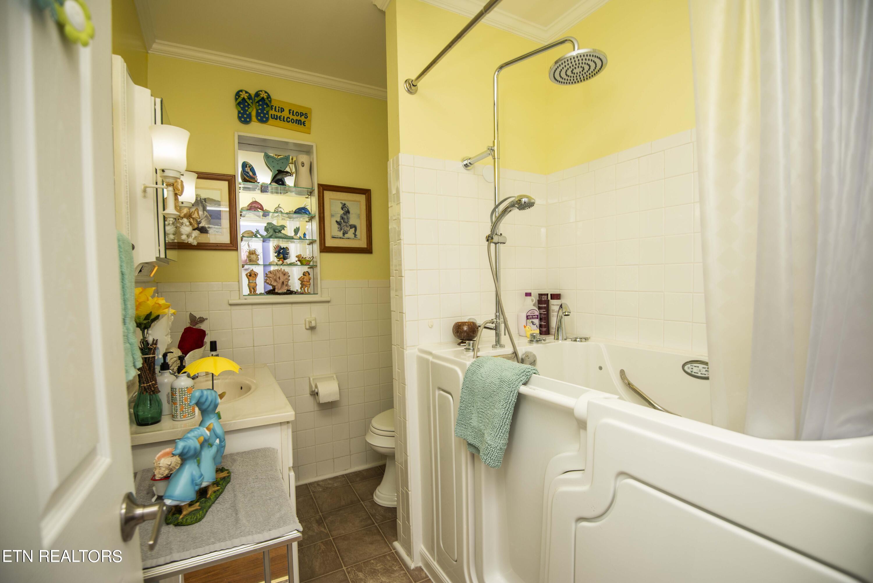 510 Riverside Drive Clinton, TN 37716 - Photo 32 of 55 second bath_1