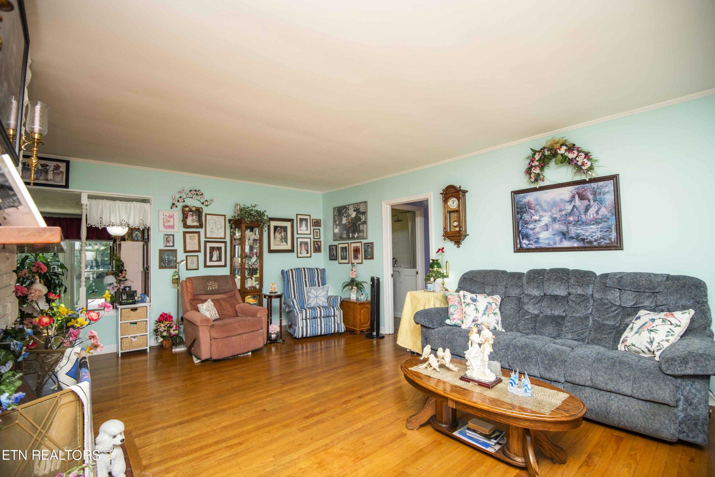 510 Riverside Drive Clinton, TN 37716 - Photo 7 of 55 living 1_1