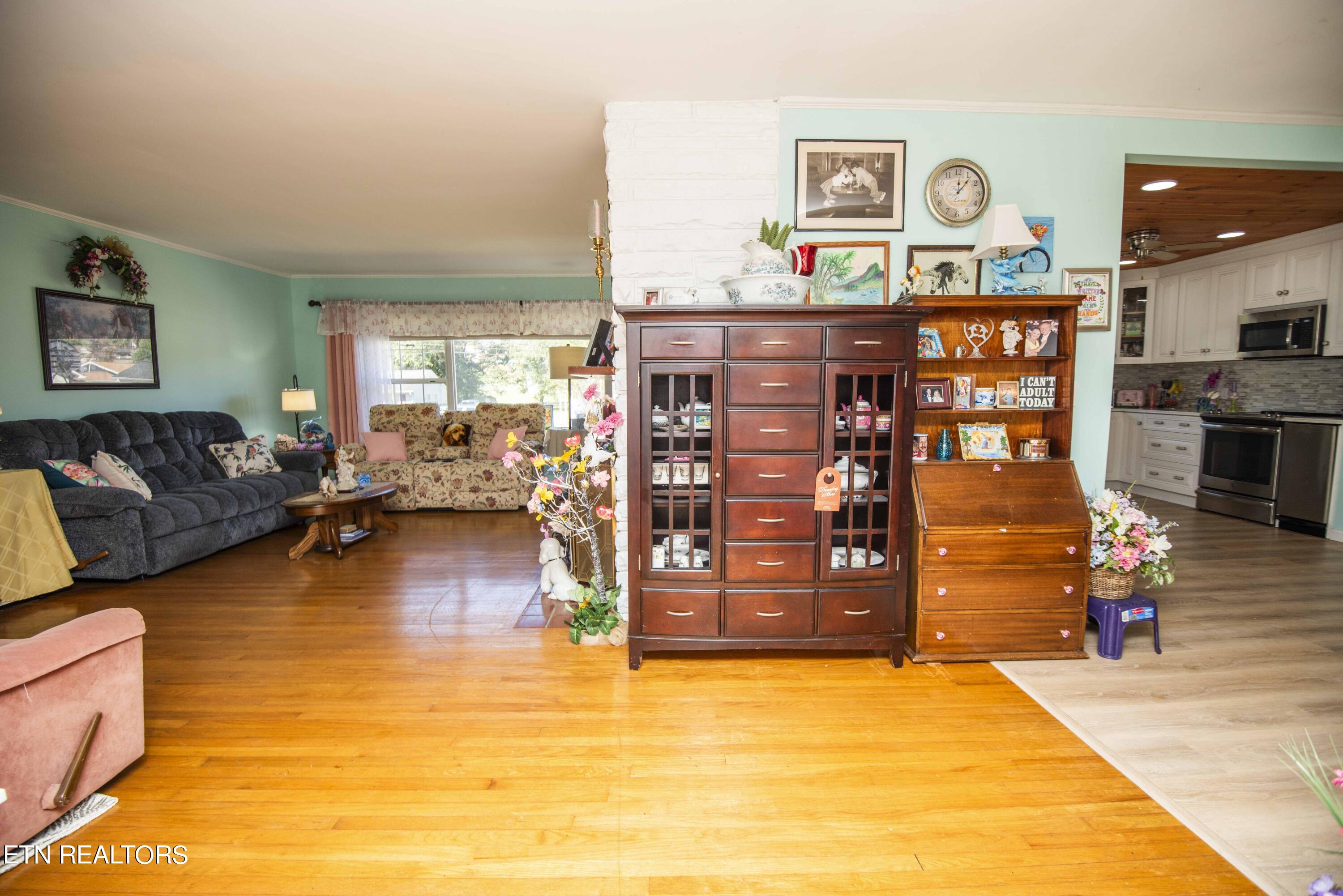 510 Riverside Drive Clinton, TN 37716 - Photo 8 of 55 living 5_1