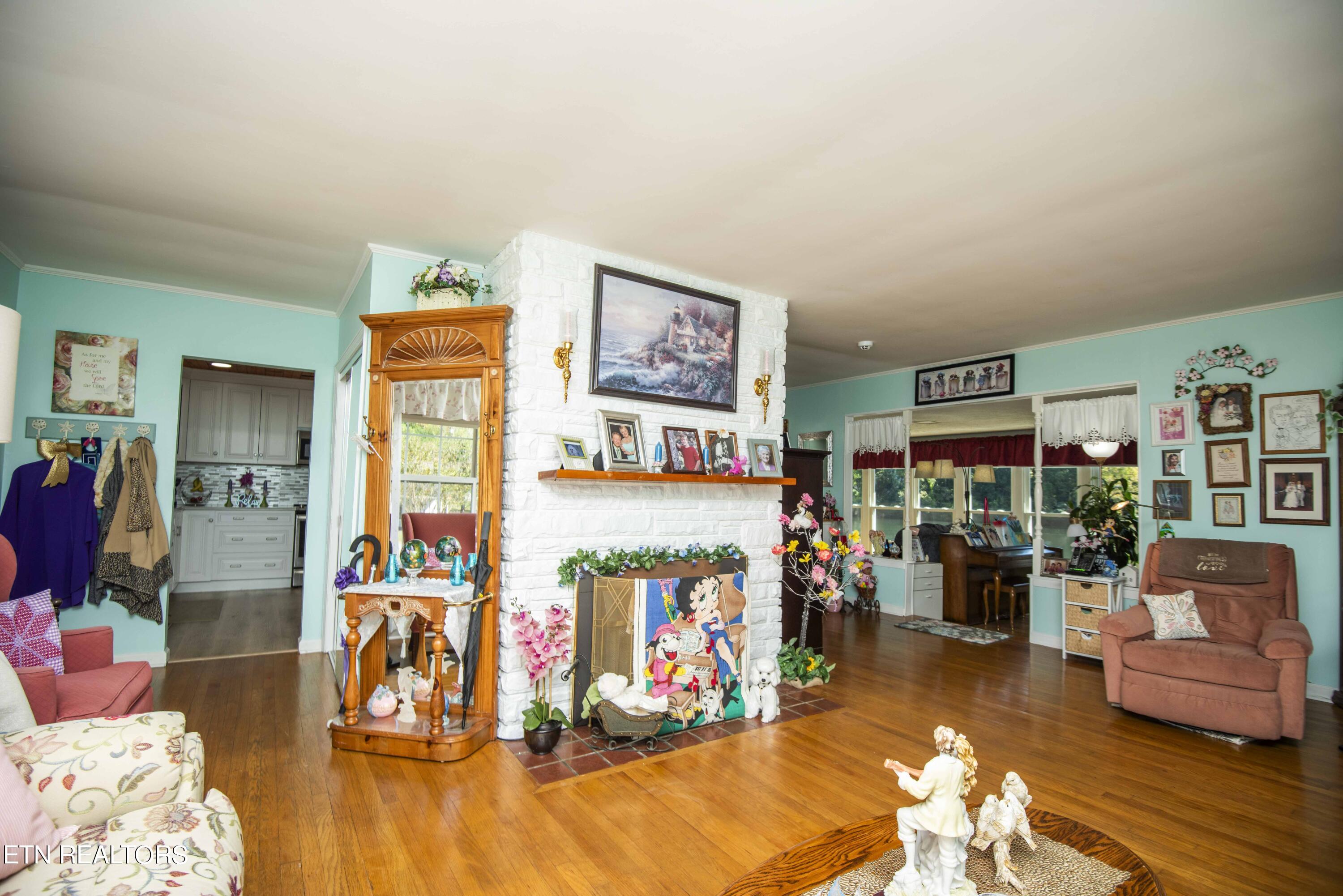 510 Riverside Drive Clinton, TN 37716 - Photo 9 of 55 living 2_1