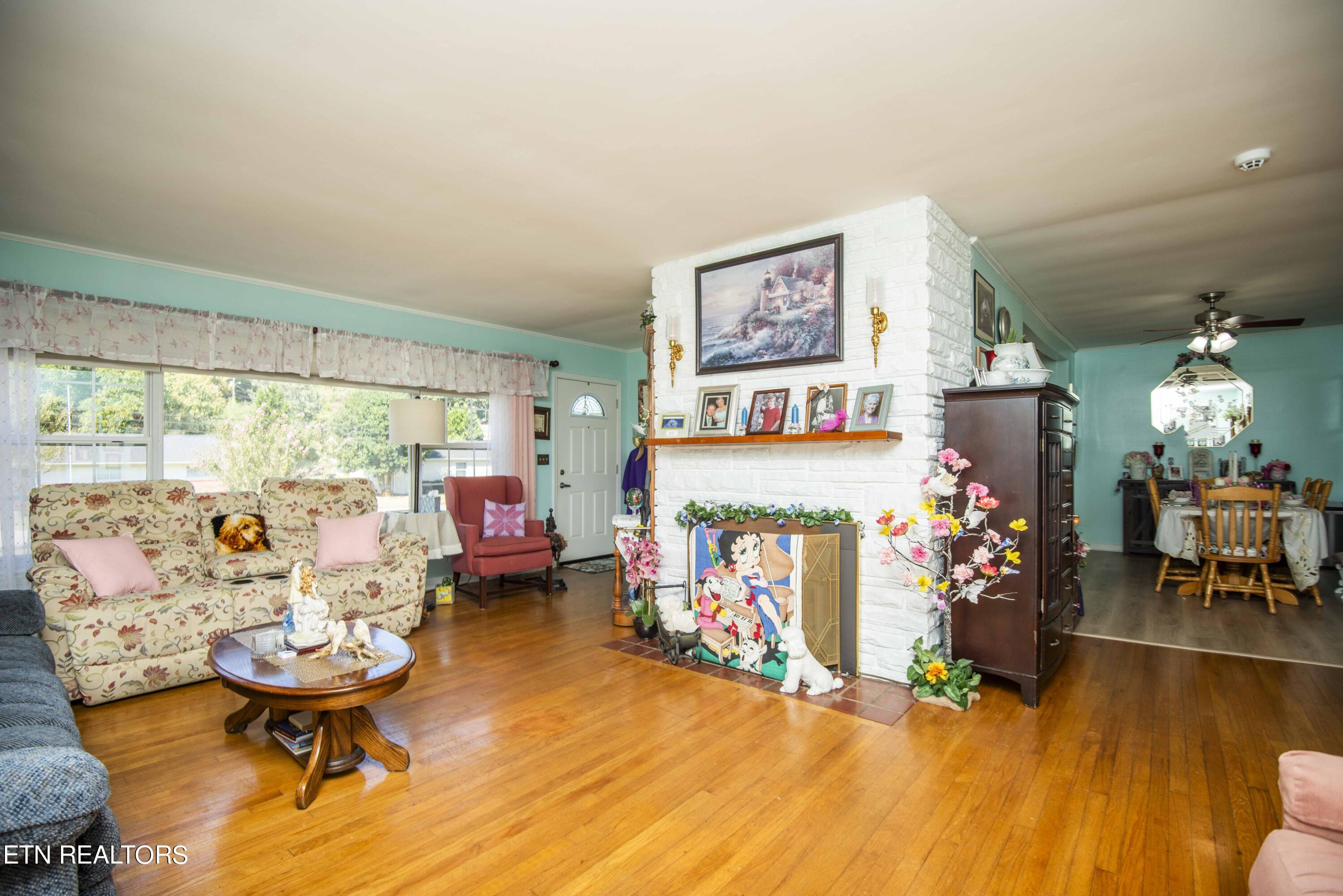 510 Riverside Drive Clinton, TN 37716 - Photo 10 of 55 living 3_1