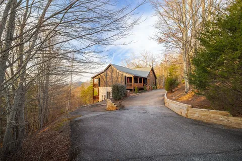$987,000 | 180 Cinnamon Bear Road, Mineral Bluff, GA 30559