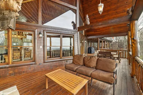 $987,000 | 180 Cinnamon Bear Road, Mineral Bluff, GA 30559