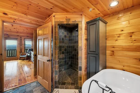 $987,000 | 180 Cinnamon Bear Road, Mineral Bluff, GA 30559