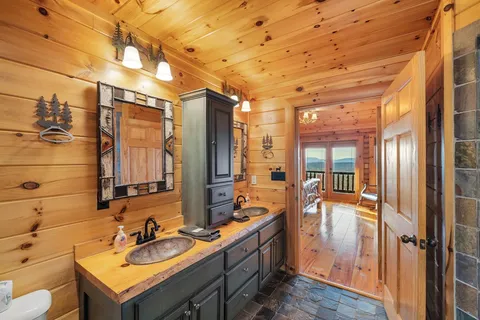 $987,000 | 180 Cinnamon Bear Road, Mineral Bluff, GA 30559