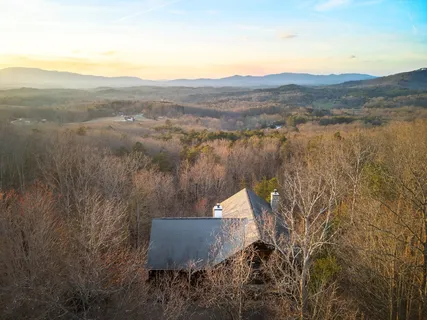 $987,000 | 180 Cinnamon Bear Road, Mineral Bluff, GA 30559