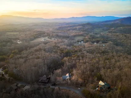 $987,000 | 180 Cinnamon Bear Road, Mineral Bluff, GA 30559