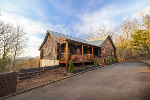 $987,000 | 180 Cinnamon Bear Road, Mineral Bluff, GA 30559