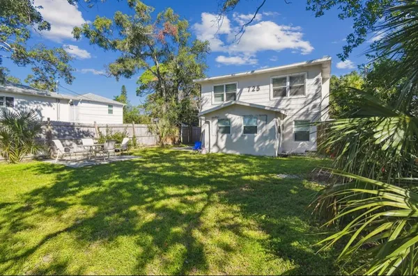 a view of a house with a yard