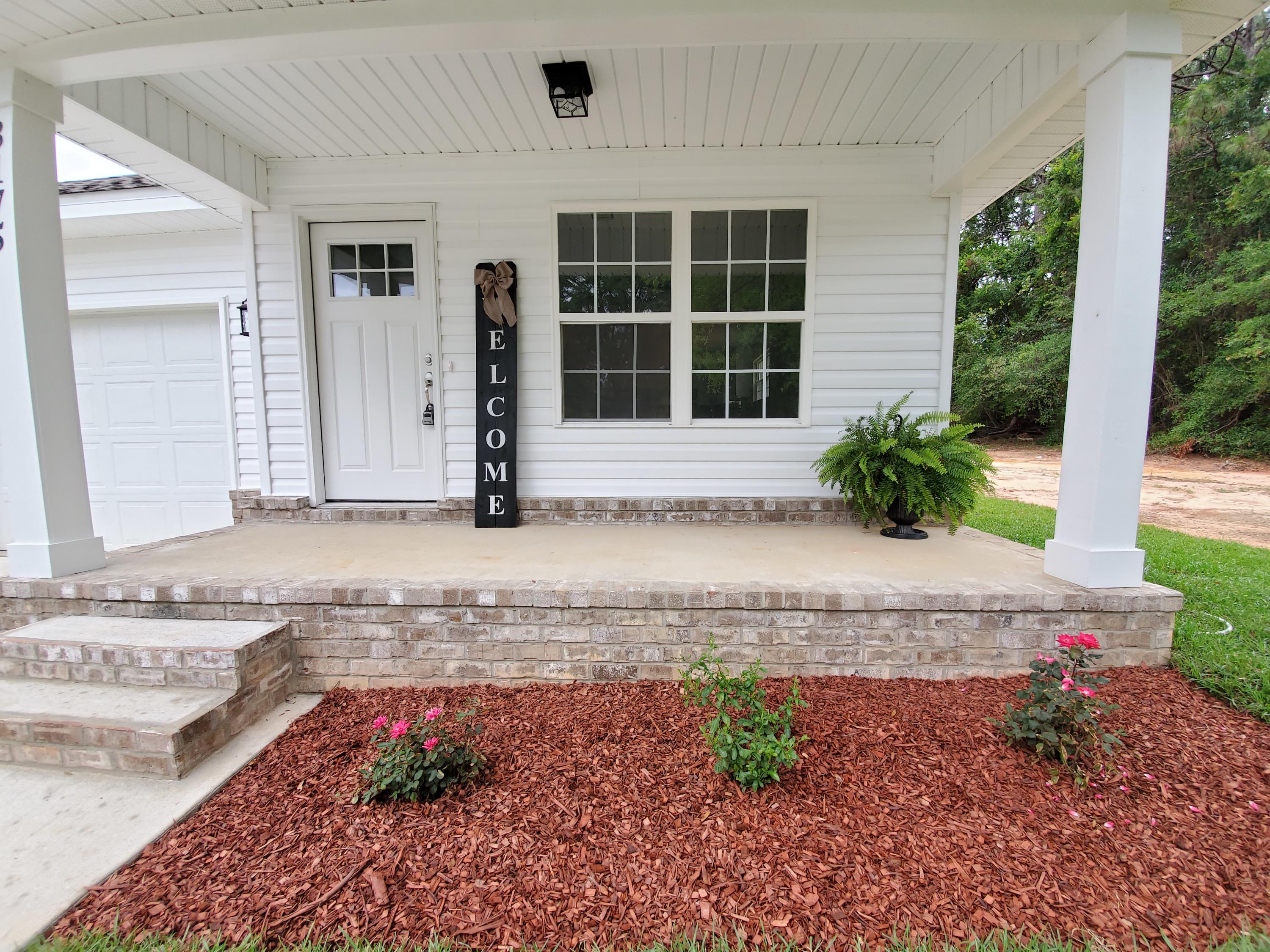 3175 Maple Street Crestview, FL 32539 - Photo 3 of 17 Front porch