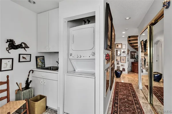 $920,000 | 40 Waterfront Circle, Unit 401, Buffalo, NY 14202
