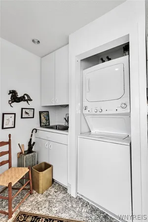 $920,000 | 40 Waterfront Circle, Unit 401, Buffalo, NY 14202