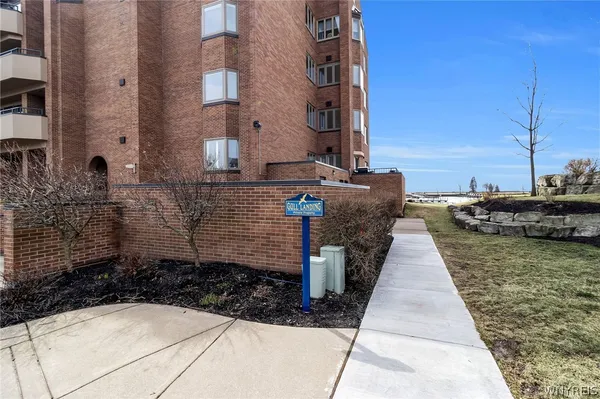 $920,000 | 40 Waterfront Circle, Unit 401, Buffalo, NY 14202