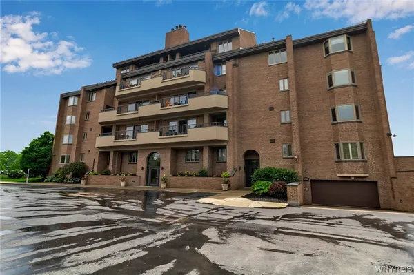 $920,000 | 40 Waterfront Circle, Unit 401, Buffalo, NY 14202