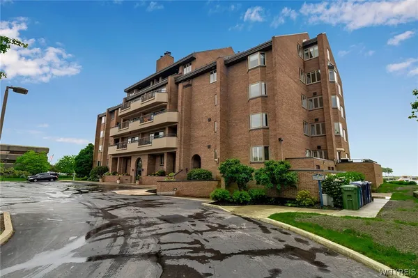 $920,000 | 40 Waterfront Circle, Unit 401, Buffalo, NY 14202