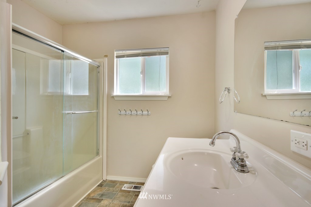 17254 117th Avenue Southeast Renton, WA 98058 - Photo 16 of 25 Gallery Image 16