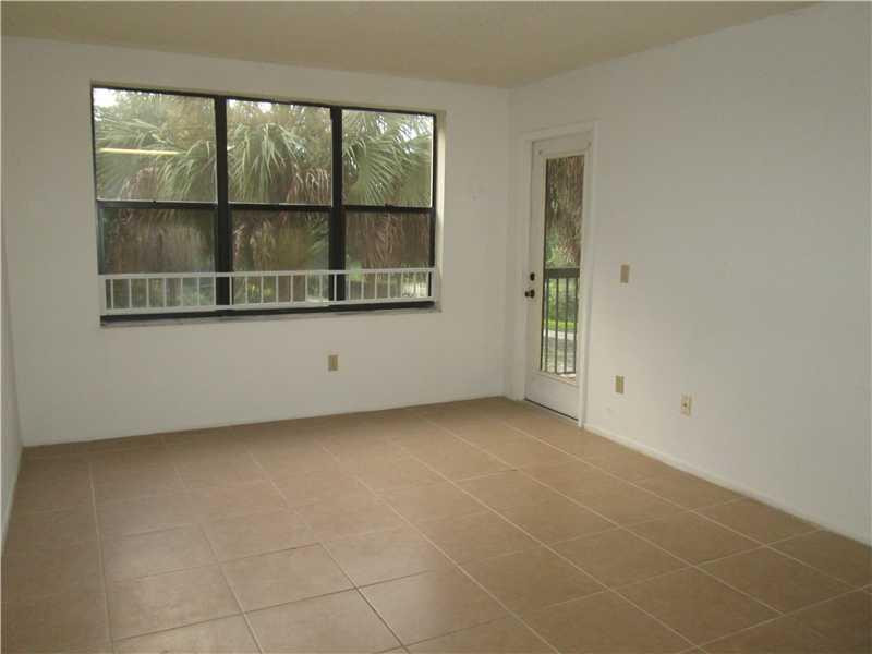 4441 West McNab Road, Unit 16 Pompano Beach, FL 33069 - Photo 3 of 13 Living Room