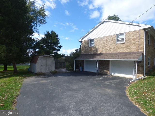 628 Nottingham Way Red Lion, PA 17356 - Photo 2 of 21 Gallery Image 2