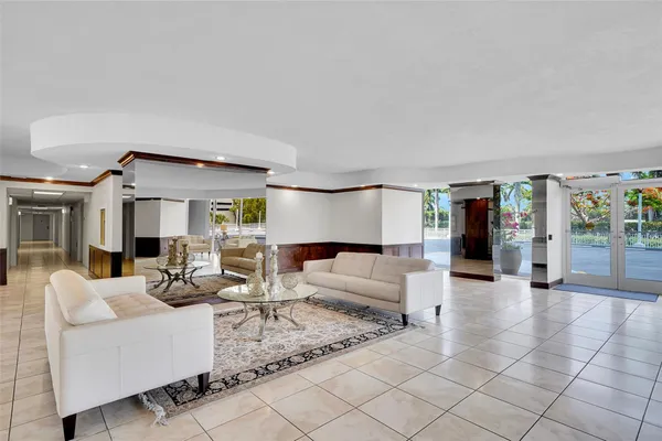 $3,400 | 2841 North Ocean Boulevard, Unit 1801, Fort Lauderdale, FL 33308