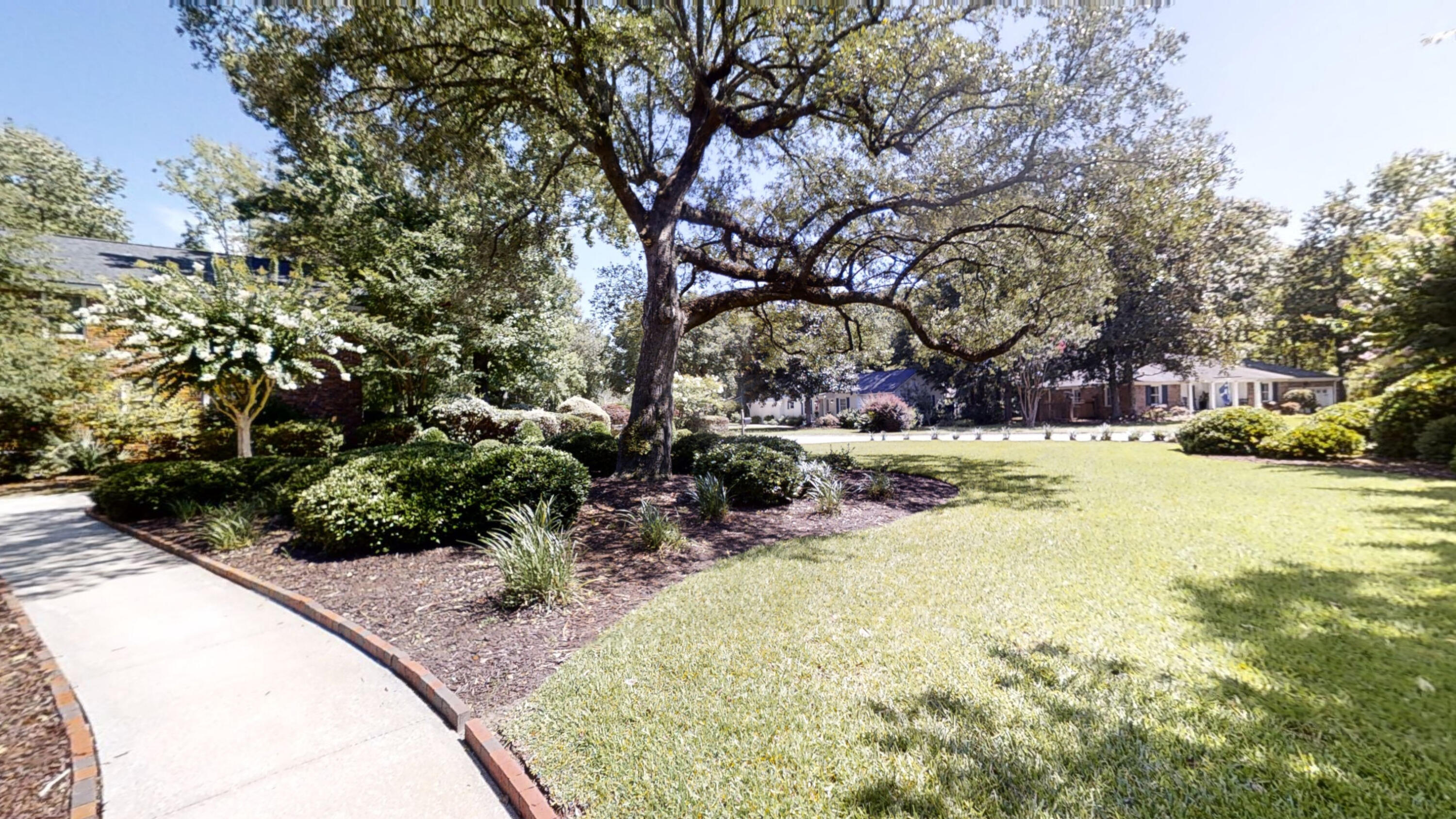 835 Law Lane Mount Pleasant, SC 29464 - Photo 5 of 54 Well manicured lawn