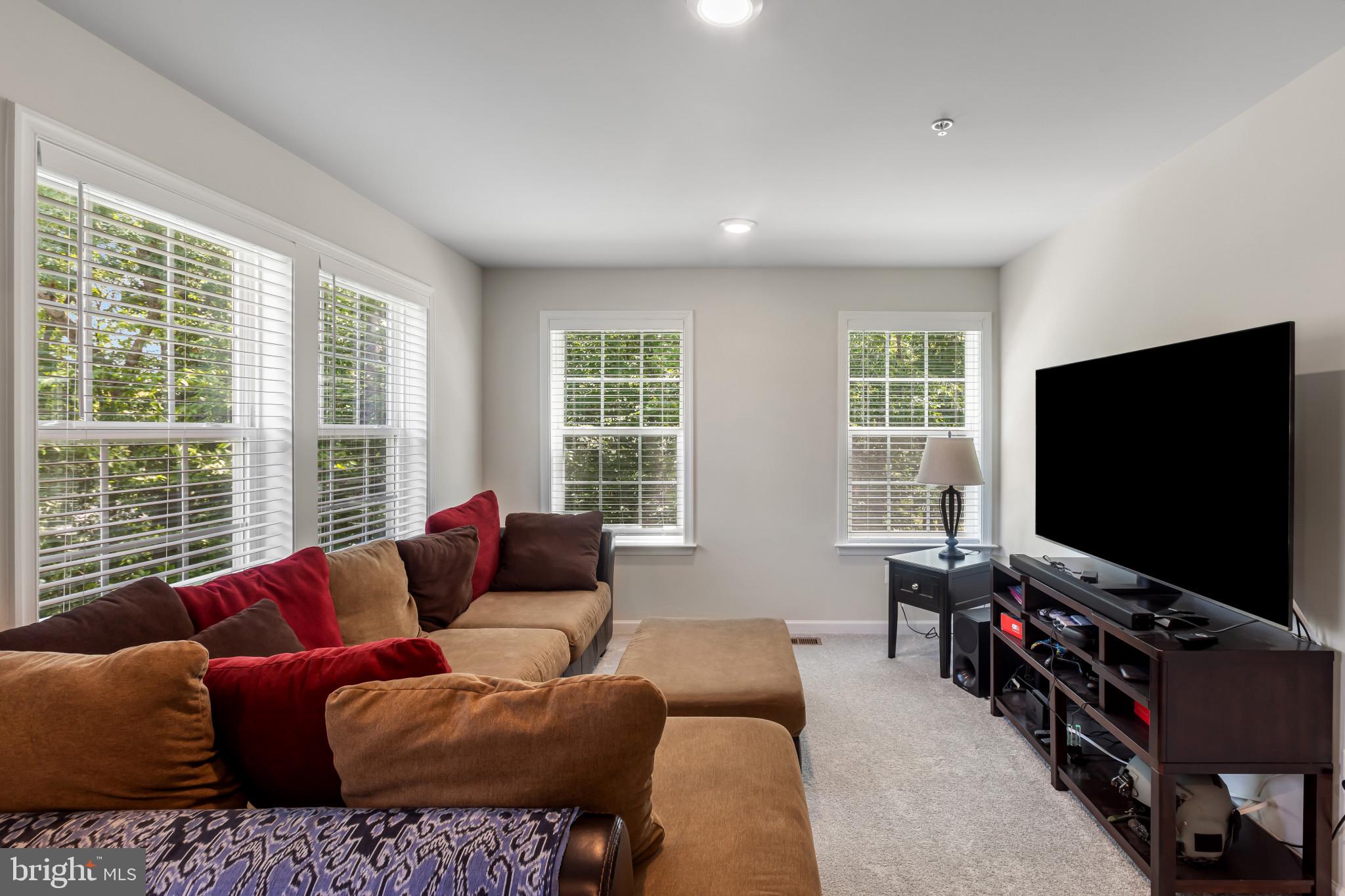 9909 Kildore Way Fort Washington, MD 20744 - Photo 25 of 43 a living room with furniture and a flat screen tv