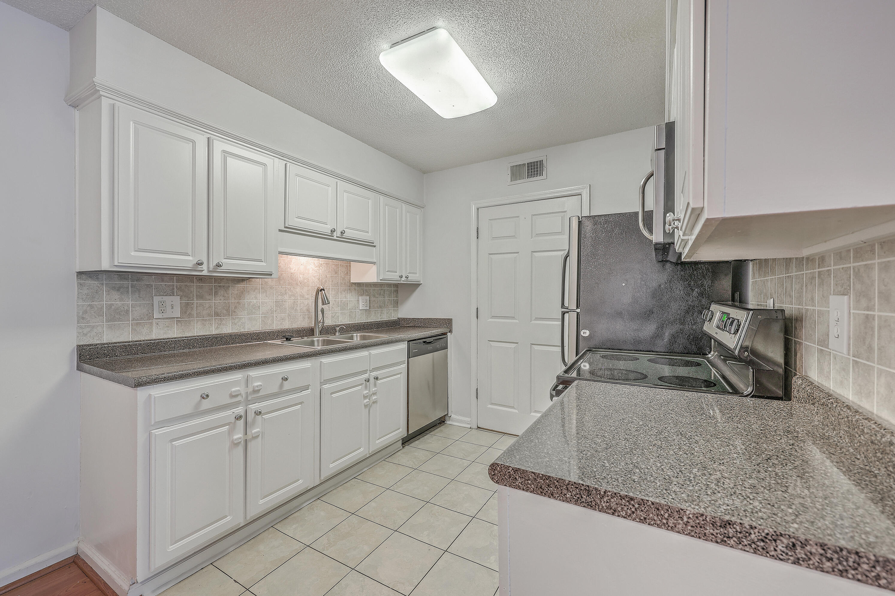 1402 Camp Road, Unit 11E Charleston, SC 29412 - Photo 11 of 33 ZYN_5228_29_30_31_32_33_34