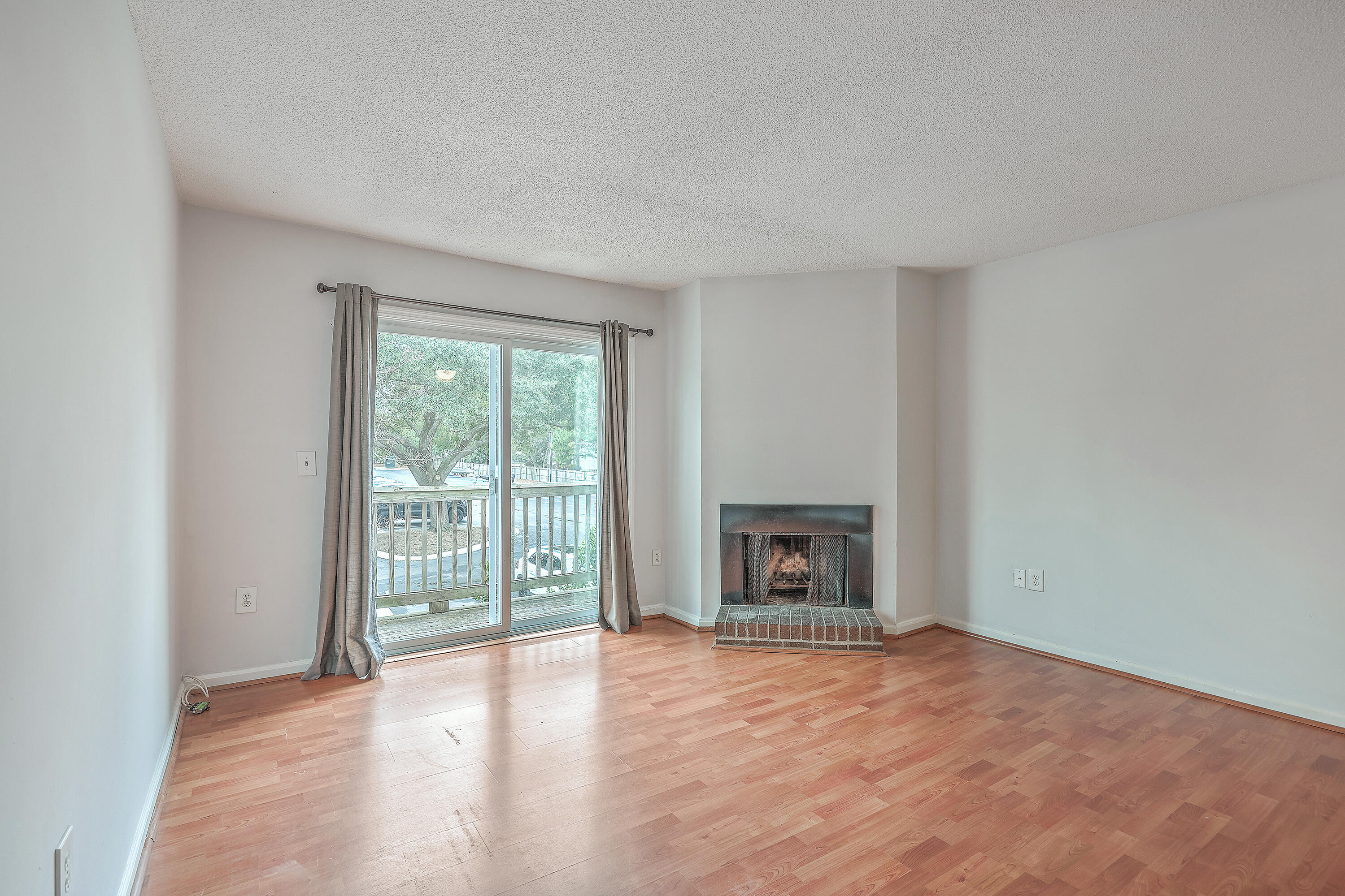 1402 Camp Road, Unit 11E Charleston, SC 29412 - Photo 7 of 33 ZYN_5200_1_2_3_4_5_6