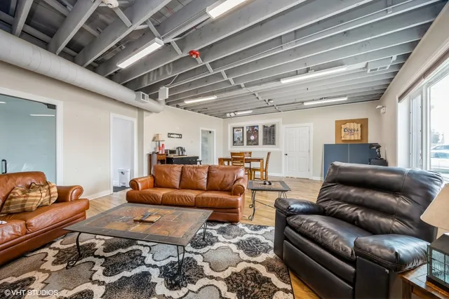 $549,500 | 3100 Grand Boulevard, Brookfield, IL 60513