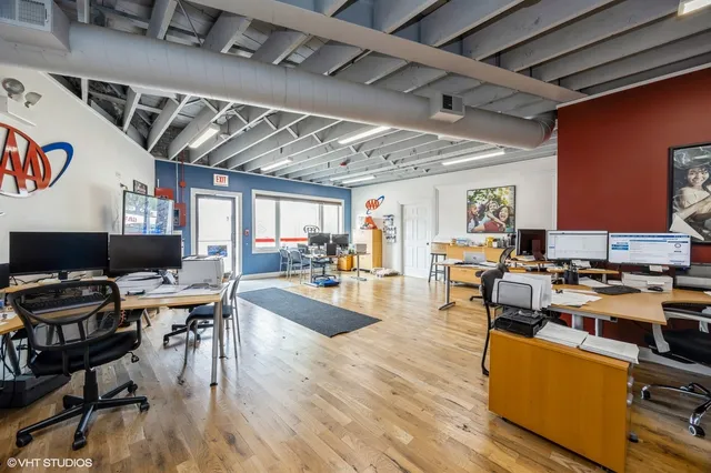 $549,500 | 3100 Grand Boulevard, Brookfield, IL 60513