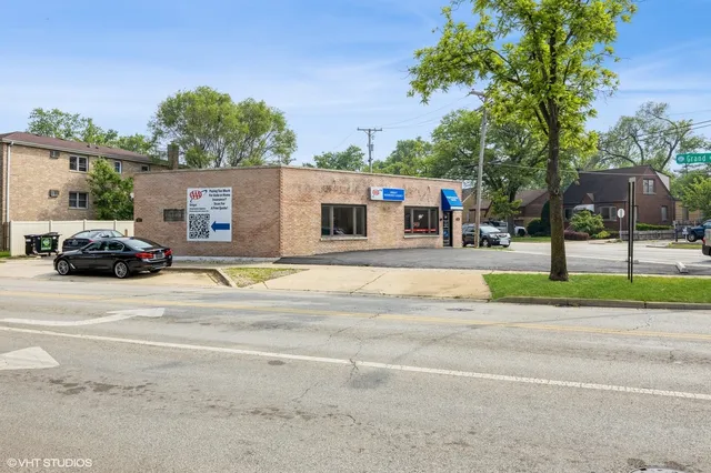 $549,500 | 3100 Grand Boulevard, Brookfield, IL 60513