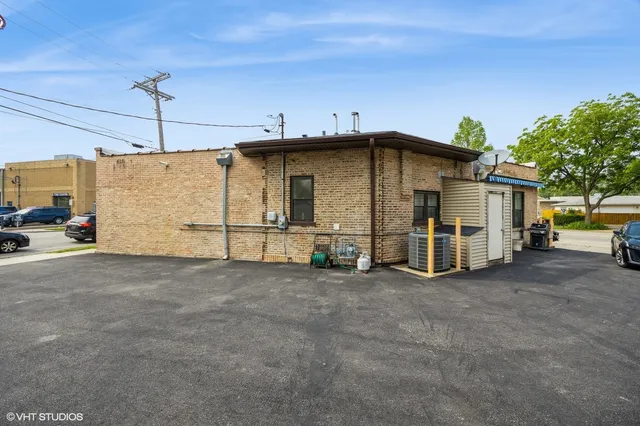 $549,500 | 3100 Grand Boulevard, Brookfield, IL 60513