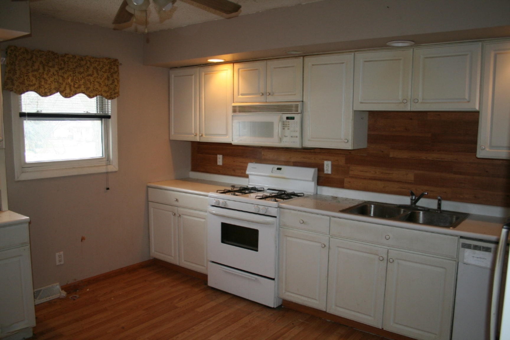 194 Strand Avenue Coloma, MI 49038 - Photo 13 of 36 IMG_4807